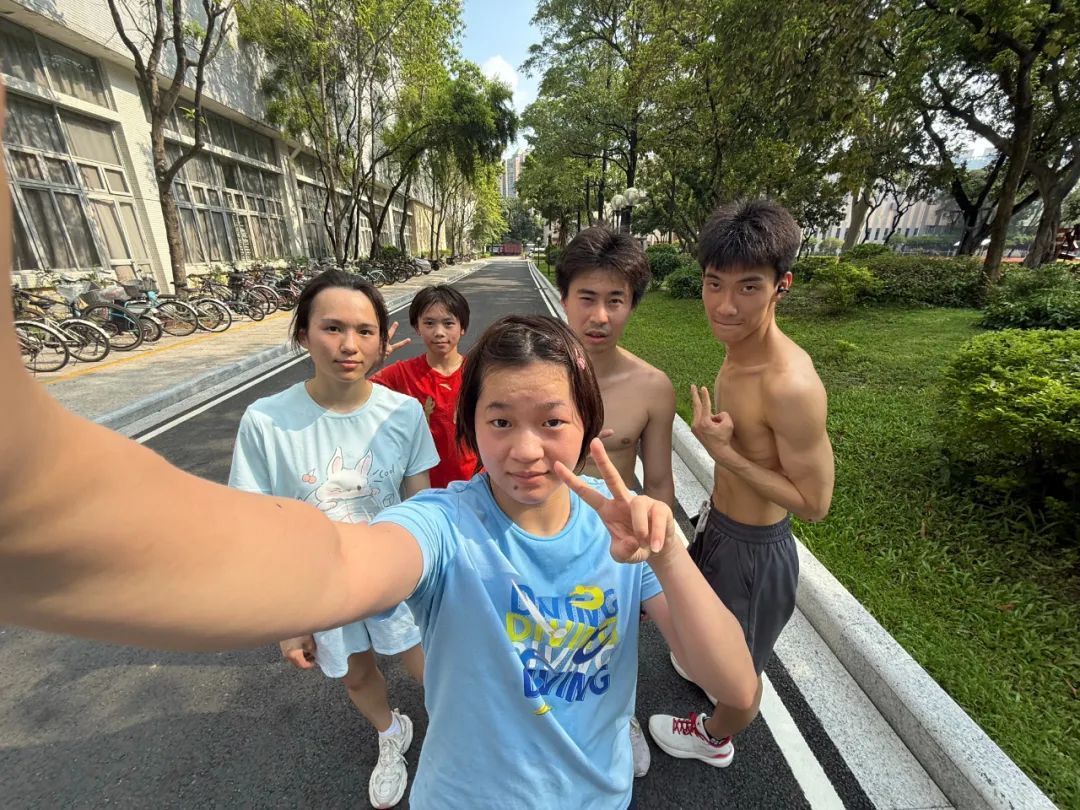 缺席了, 有变化, 会开幕式国