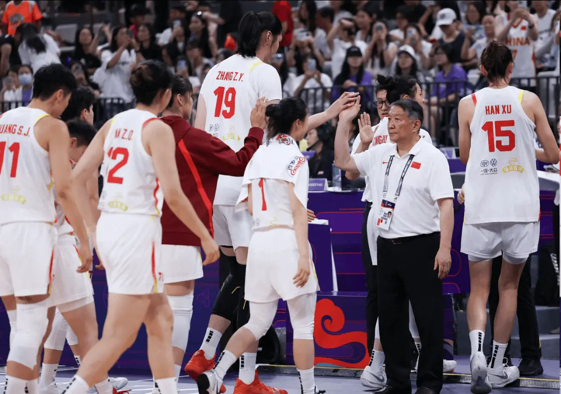 球迷, 要么联赛暂, 和国家队比